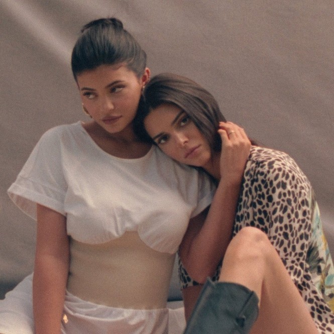 Em gái chân dài nhà Kardashian được bình chọn là Siêu mẫu đắt giá nhất năm 2018. - ảnh 17
