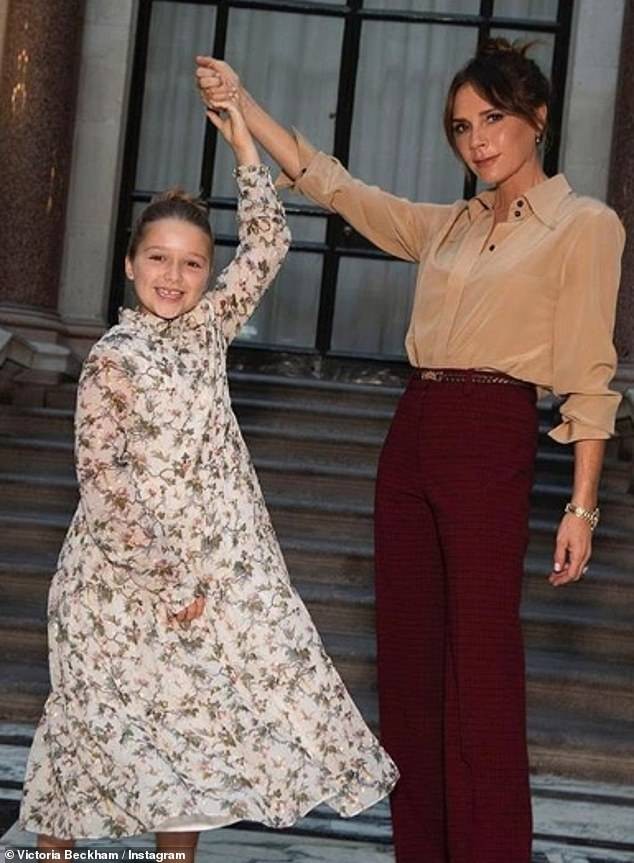 Victoria Beckham 45 tuổi trẻ trung quyến rũ nhưng vẫn 'lạnh như tảng băng' - ảnh 9