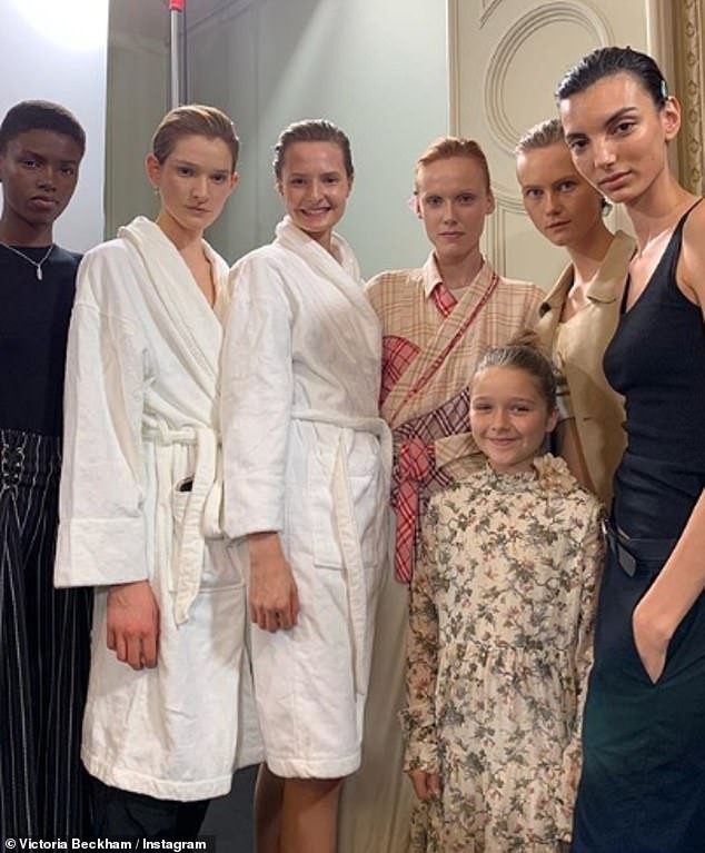 Victoria Beckham 45 tuổi trẻ trung quyến rũ nhưng vẫn 'lạnh như tảng băng' - ảnh 8