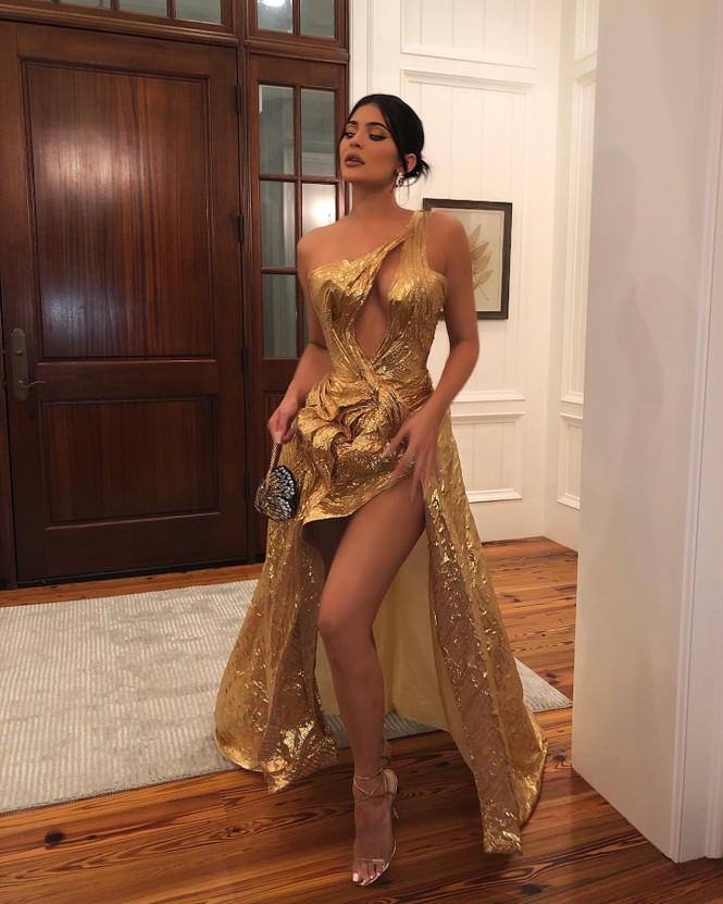 Em út tỉ phú nhà Kardashian mặc nóng bỏng đi dự đám cưới Justin Bieber - ảnh 2