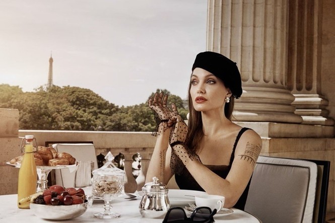 Angelina Jolie: Đẳng cấp quyến rũ khó ai sánh kịp - ảnh 2