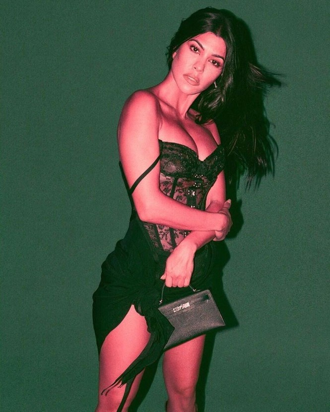 Dàn mỹ nhân nhà Kim Kardashian gợi cảm ngất ngây - ảnh 6