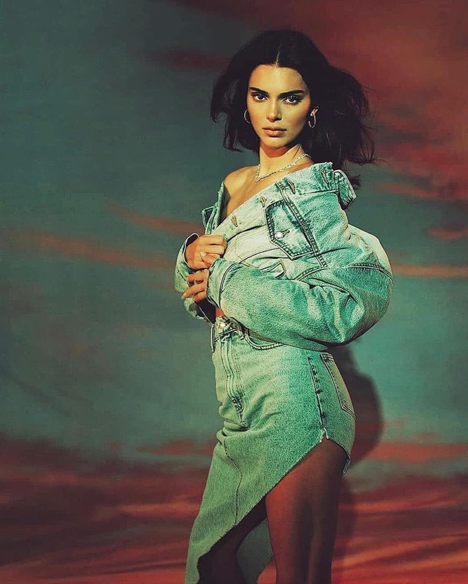 Dàn mỹ nhân nhà Kim Kardashian gợi cảm ngất ngây - ảnh 5