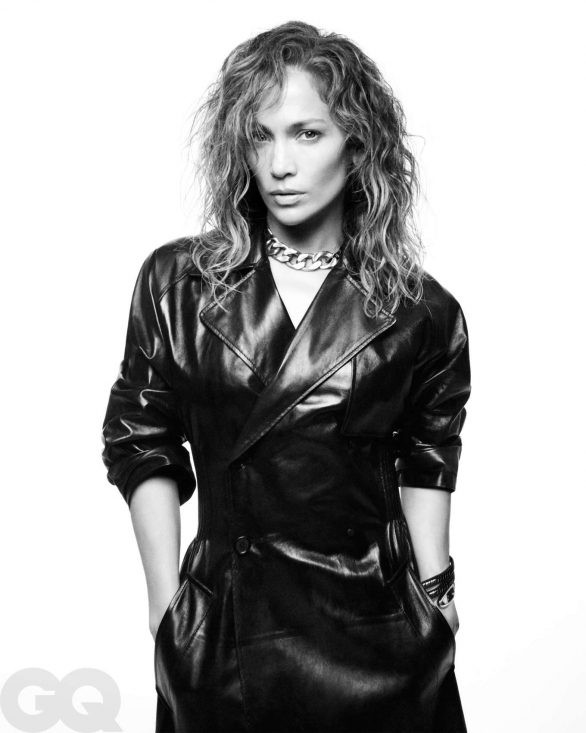 Jennifer Lopez mặt mộc khác lạ, e ép ngực căng đầy - ảnh 4