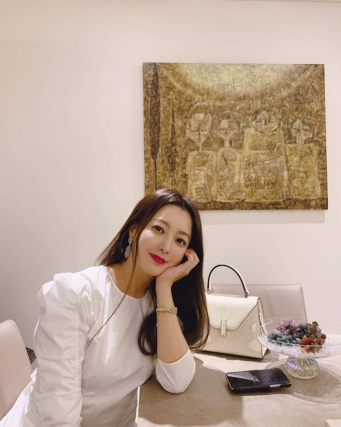Ngỡ ngàng nhan sắc tuổi 43 của nữ thần sắc đẹp xứ Hàn Kim Hee Sun - ảnh 19