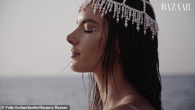 Thiên thần nội y Alessandra Ambrosio hóa nàng tiên cá quyến rũ - ảnh 3