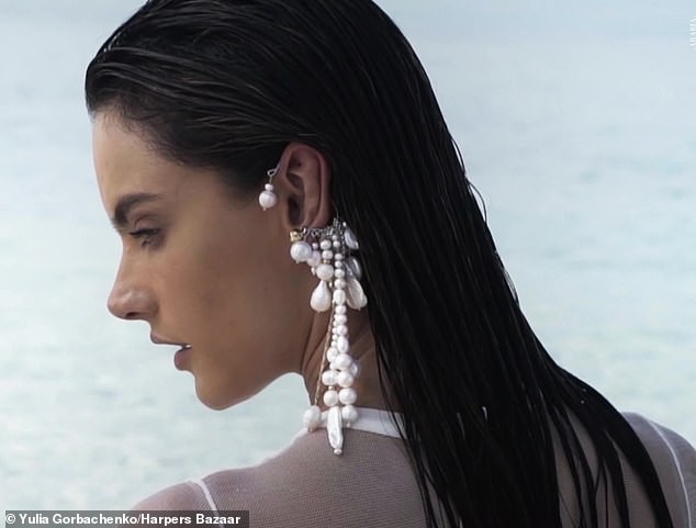 Thiên thần nội y Alessandra Ambrosio hóa nàng tiên cá quyến rũ - ảnh 4