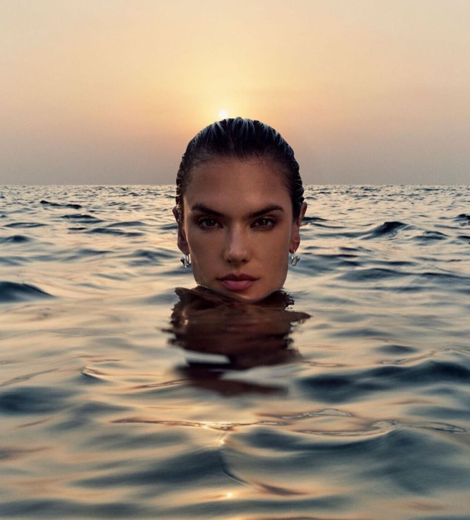 Thiên thần nội y Alessandra Ambrosio hóa nàng tiên cá quyến rũ - ảnh 5