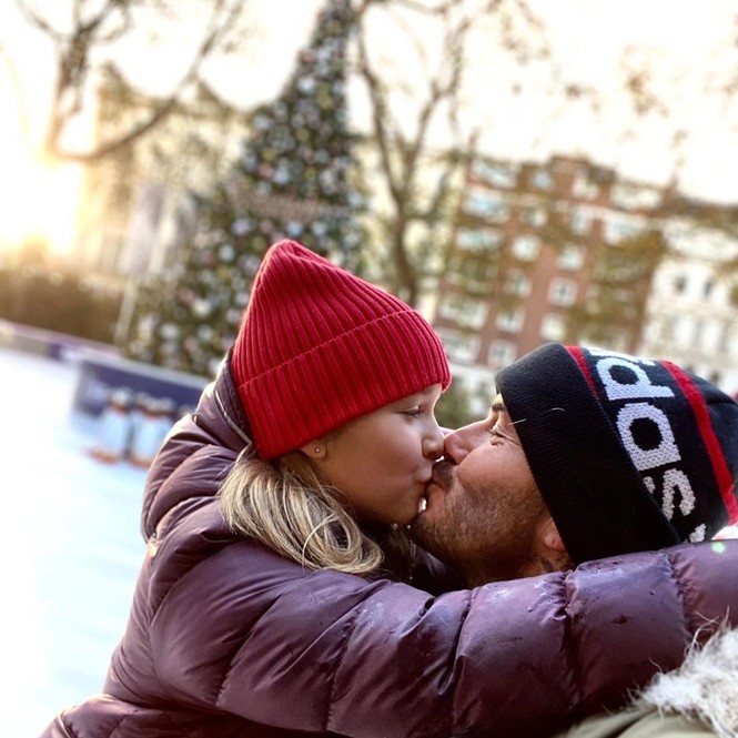 Bà Becks đăng ảnh chồng David Beckham hóa ông già Noel gây 'sốt' - ảnh 2