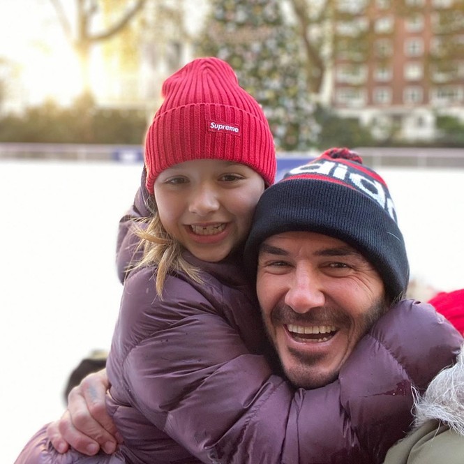 Bà Becks đăng ảnh chồng David Beckham hóa ông già Noel gây 'sốt' - ảnh 3