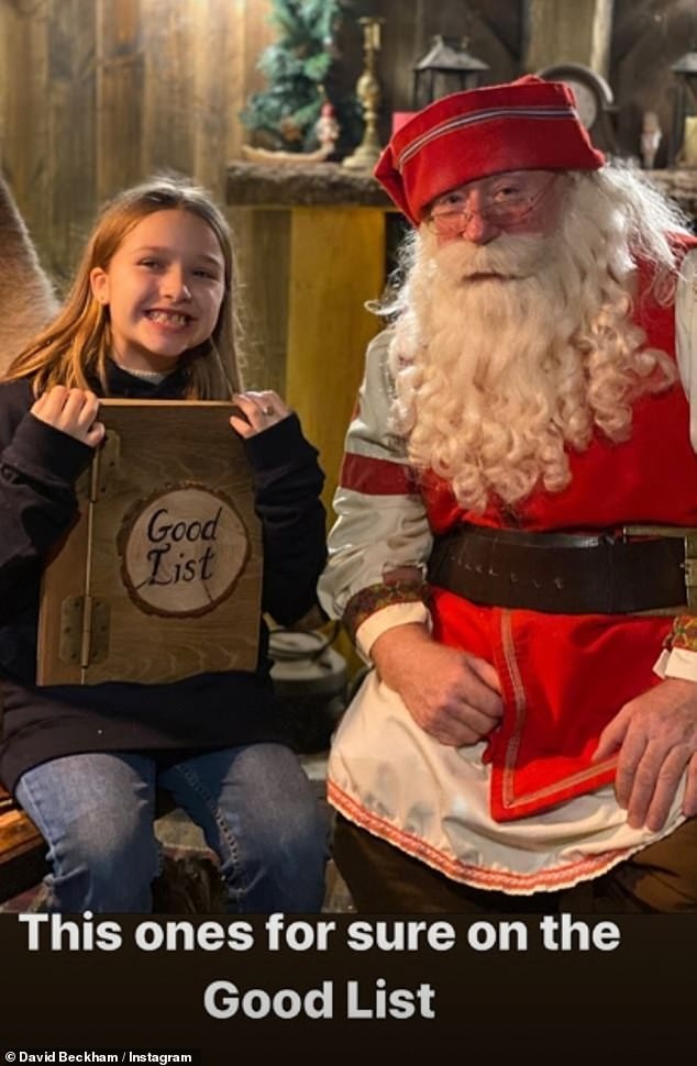 Bà Becks đăng ảnh chồng David Beckham hóa ông già Noel gây 'sốt' - ảnh 7