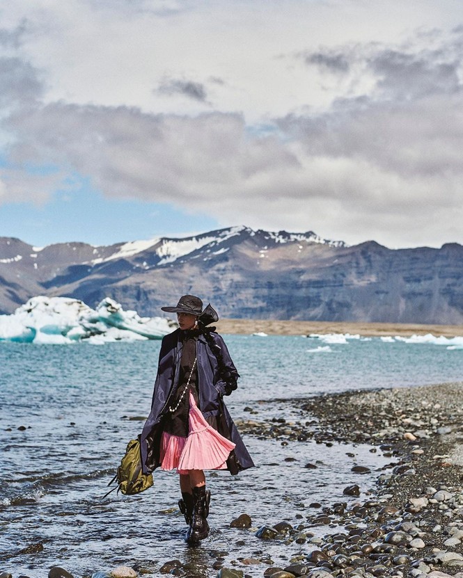 Irina Shayk đẹp như mỹ nữ trong tranh ở hòn đảo Iceland - ảnh 3