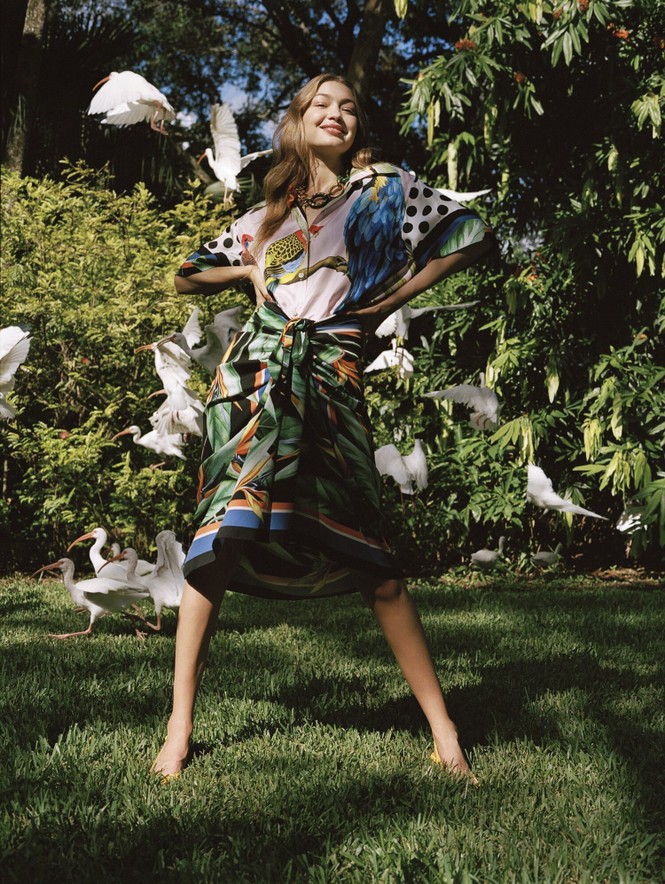 Gigi Hadid bán nude ngực trần táo bạo - ảnh 11