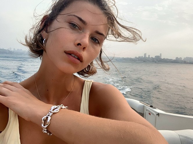 Georgia Fowler diện bikini trắng khoe dáng quyến rũ - ảnh 3