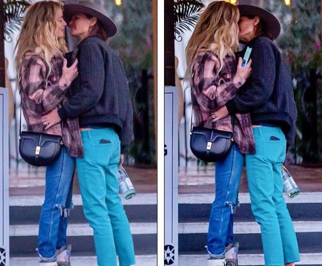 Vợ cũ 'cướp biển' Johnny Depp gây sốc với nụ hôn đồng giới - ảnh 1