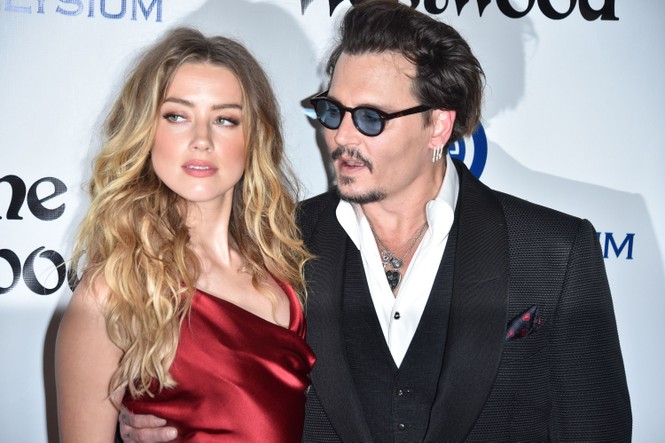Vợ cũ 'cướp biển' Johnny Depp gây sốc với nụ hôn đồng giới - ảnh 13
