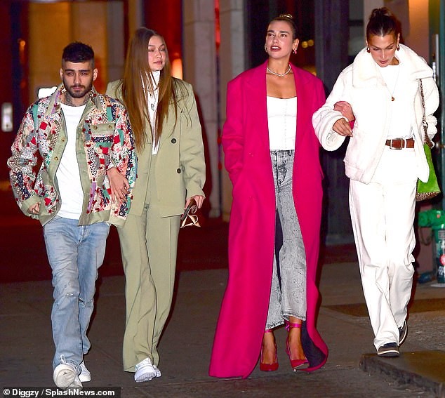 Bella Hadid mặc xuyên thấu tôn đường cong 'nảy lửa' - ảnh 6