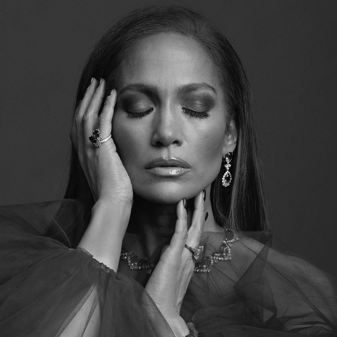 Jennifer Lopez 50 tuổi trẻ đẹp đầy mê hoặc với đường cong bốc lửa - ảnh 8