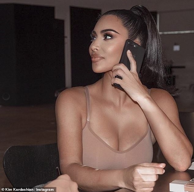 Kim Kardashian nóng bỏng đến 'nghẹt thở' trên biển Mexico - ảnh 9