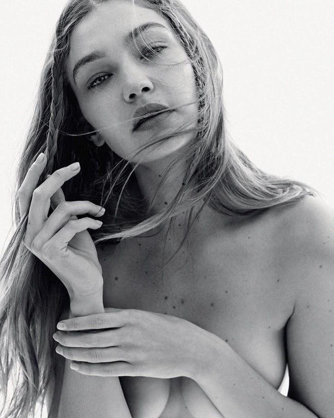 Gigi Hadid cởi áo bán nude trên Vogue Nga - ảnh 4