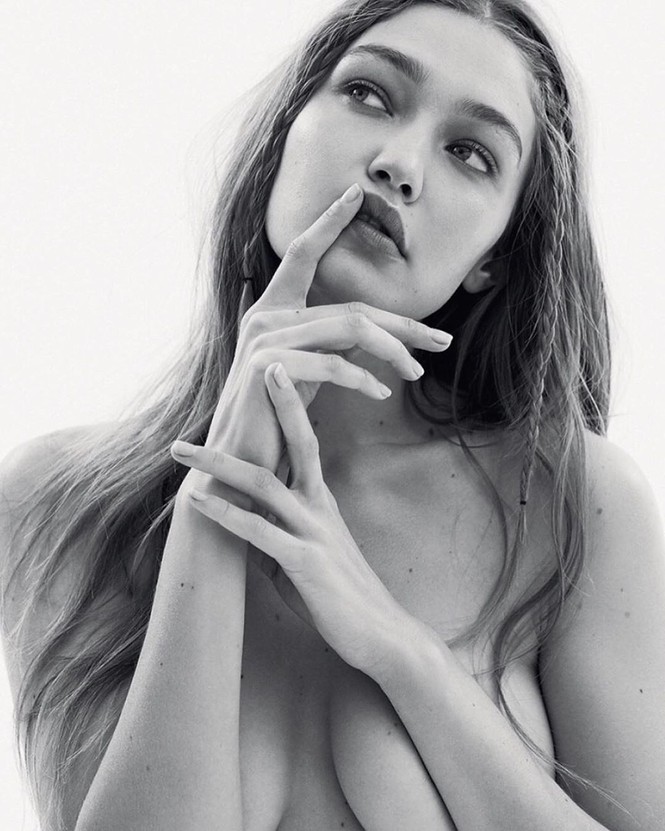 Gigi Hadid cởi áo bán nude trên Vogue Nga - ảnh 3