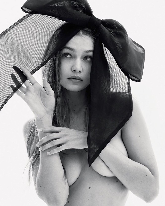 Gigi Hadid cởi áo bán nude trên Vogue Nga - ảnh 5