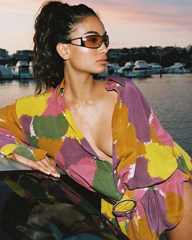 Siêu mẫu lai cao 1m80 Kelly Gale diện bikini hút mắt trên du thuyền - ảnh 7