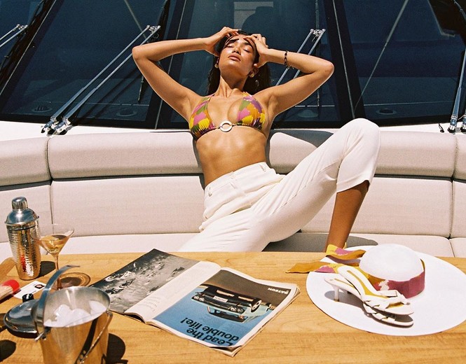 Siêu mẫu lai cao 1m80 Kelly Gale diện bikini hút mắt trên du thuyền - ảnh 5