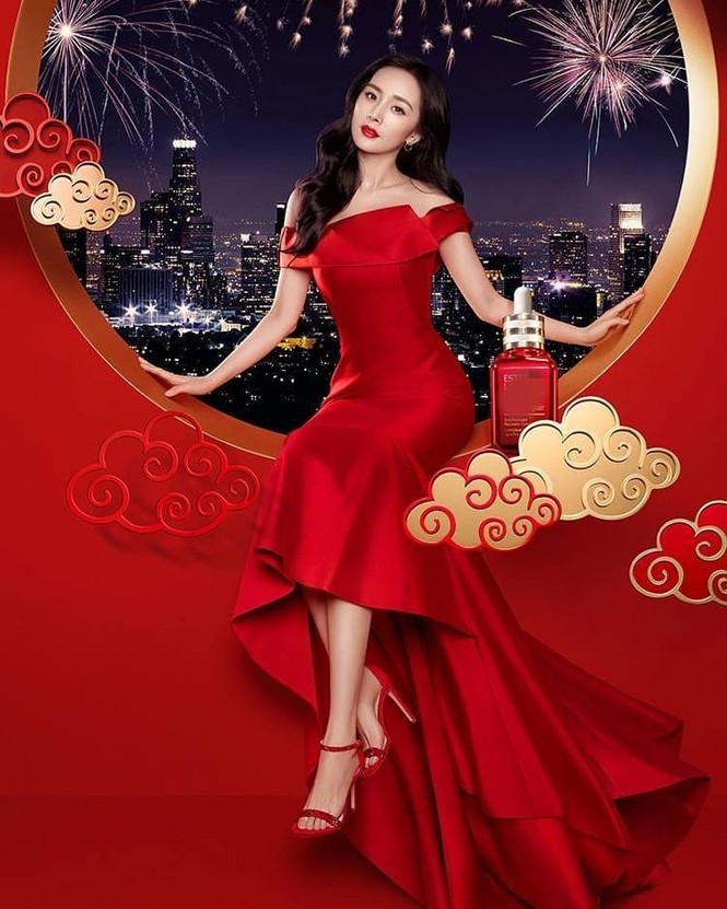 Dương Mịch son đỏ quá đỗi xinh đẹp yêu kiều đầu năm - ảnh 2