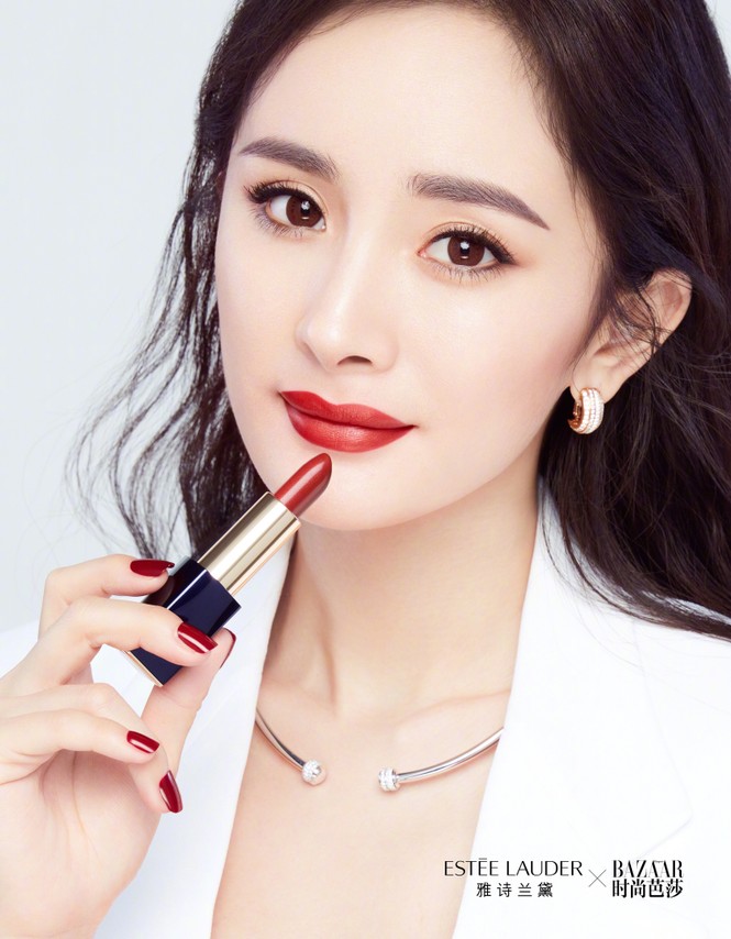 Dương Mịch son đỏ quá đỗi xinh đẹp yêu kiều đầu năm - ảnh 4