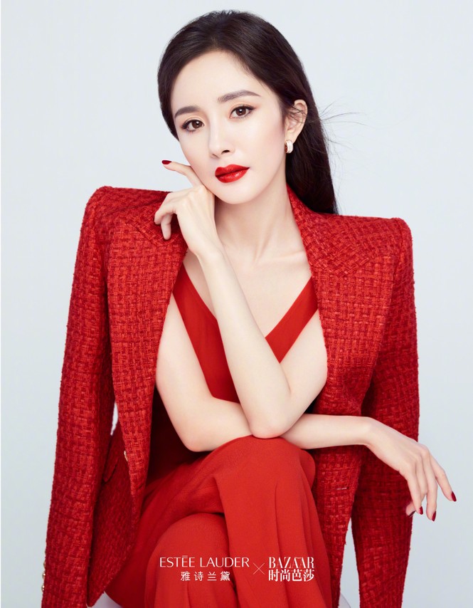 Dương Mịch son đỏ quá đỗi xinh đẹp yêu kiều đầu năm - ảnh 3