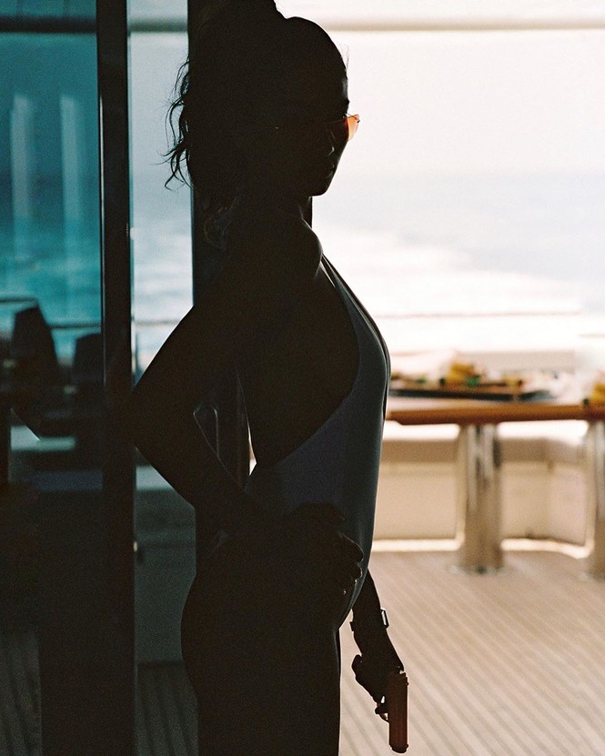 Sắc vóc nóng bỏng của người mẫu cao 1m80 Kelly Gale - ảnh 4