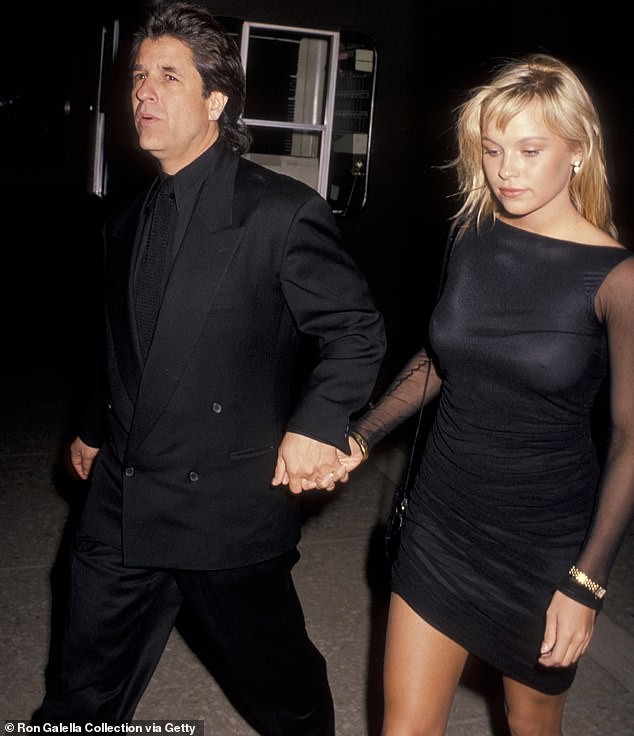 'Quả bom gợi cảm' Pamela Anderson bí mật cưới người tình 74 tuổi - ảnh 12