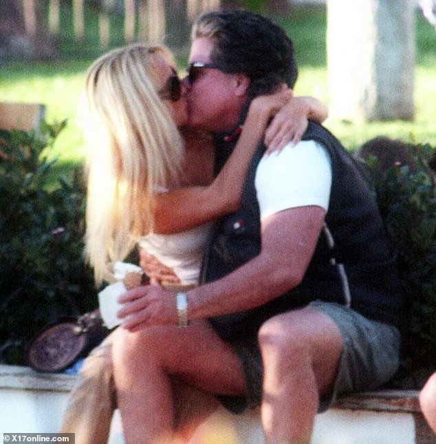 'Quả bom gợi cảm' Pamela Anderson bí mật cưới người tình 74 tuổi - ảnh 14