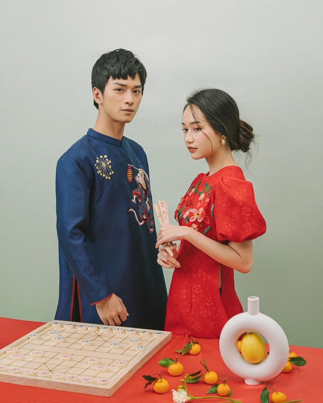 Ngạn và Hà Lan 'Mắt Biếc' diện áo dài tình tứ mừng xuân - ảnh 3