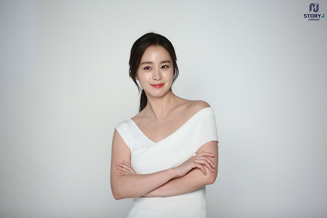 Kim Tae Hee trẻ đẹp như ở tuổi đôi mươi dù sắp tứ tuần - ảnh 11