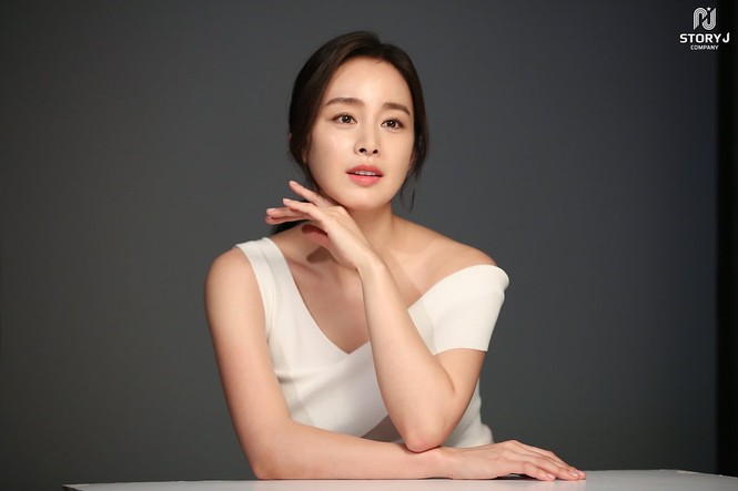 Kim Tae Hee trẻ đẹp như ở tuổi đôi mươi dù sắp tứ tuần - ảnh 7