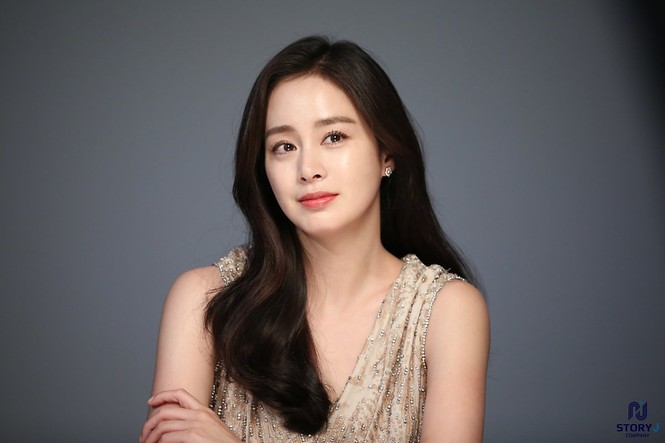 Kim Tae Hee trẻ đẹp như ở tuổi đôi mươi dù sắp tứ tuần - ảnh 16