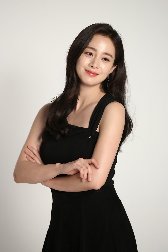 Kim Tae Hee trẻ đẹp như ở tuổi đôi mươi dù sắp tứ tuần - ảnh 13