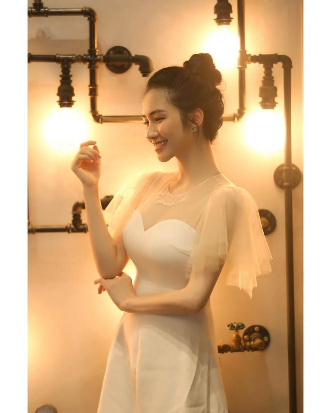 Vợ chồng Duy Mạnh, bạn gái Đức Chinh, Hòa Minzy háo hức đón Valentine - ảnh 7