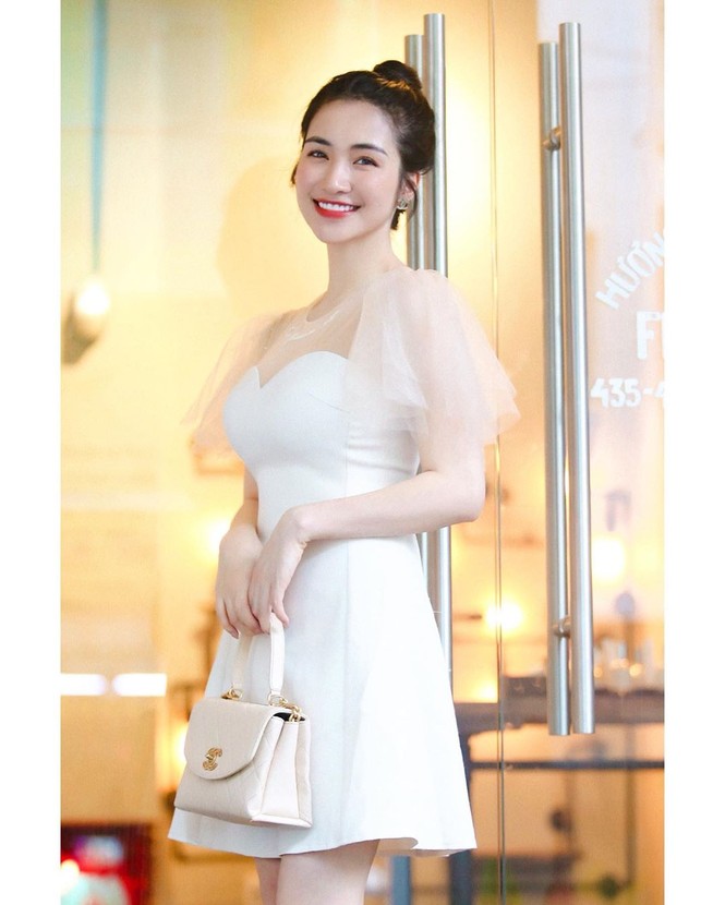 Vợ chồng Duy Mạnh, bạn gái Đức Chinh, Hòa Minzy háo hức đón Valentine - ảnh 10
