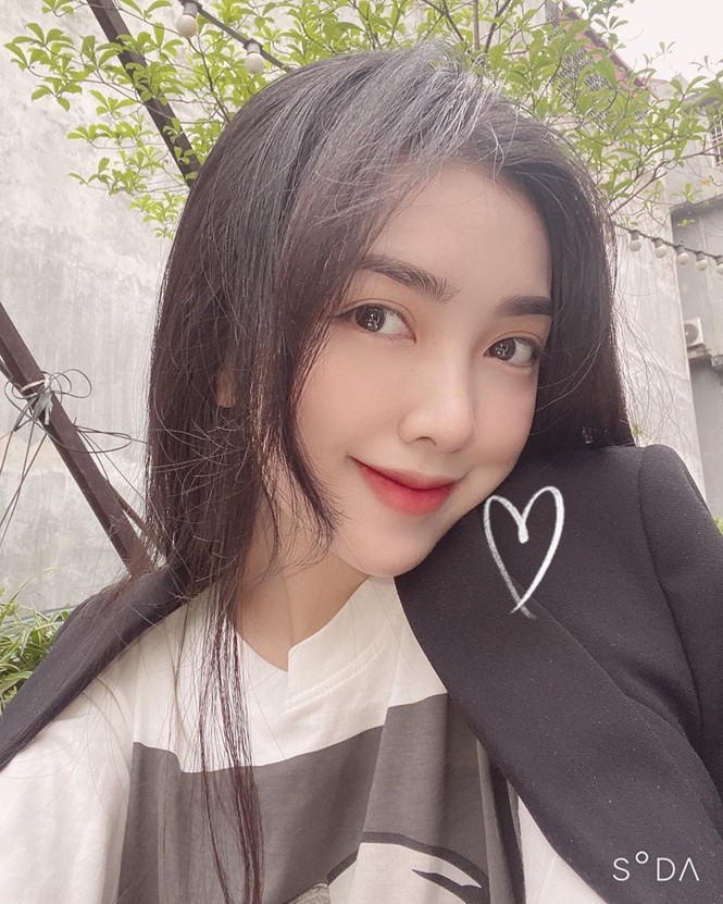 Vợ chồng Duy Mạnh, bạn gái Đức Chinh, Hòa Minzy háo hức đón Valentine - ảnh 2