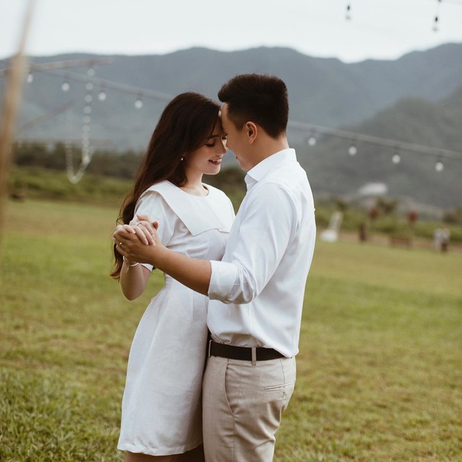 Vợ chồng Duy Mạnh, bạn gái Đức Chinh, Hòa Minzy háo hức đón Valentine - ảnh 13