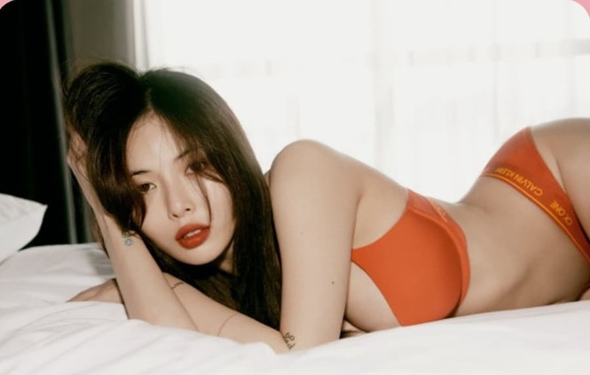 Không chỉ nóng bỏng trên sân khấu với vũ đạo bốc lửa, HyunA mới đây còn
