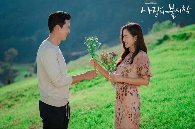 Ảnh lãng mạn của cặp đôi Hạ cánh nơi anh 'đốn tim' fan - ảnh 11