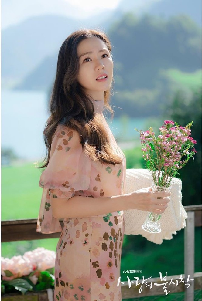 Ảnh lãng mạn của cặp đôi Hạ cánh nơi anh 'đốn tim' fan - ảnh 7