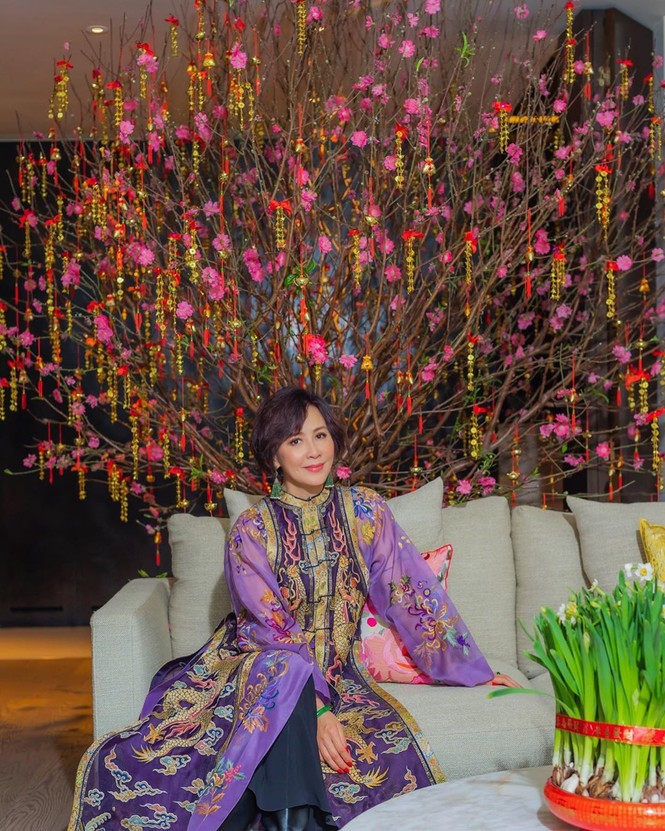 'Nữ hoàng màn ảnh' Lưu Gia Linh U60 vẫn quyến rũ lạ kỳ - ảnh 18