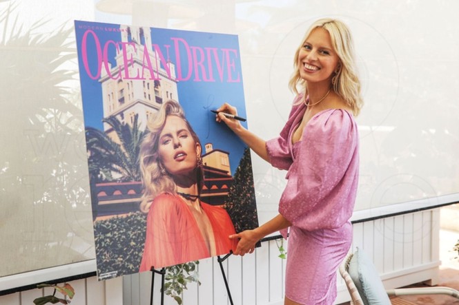 Mỹ nhân Séc Karolina Kurkova U40 vẫn quyến rũ rực lửa - ảnh 12