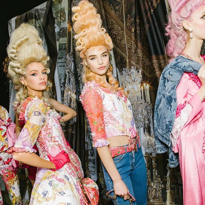 Irina Shayk và dàn mỹ nhân mặc váy lồng bàn trong show Moschino - ảnh 21