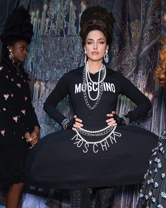 Irina Shayk và dàn mỹ nhân mặc váy lồng bàn trong show Moschino - ảnh 10